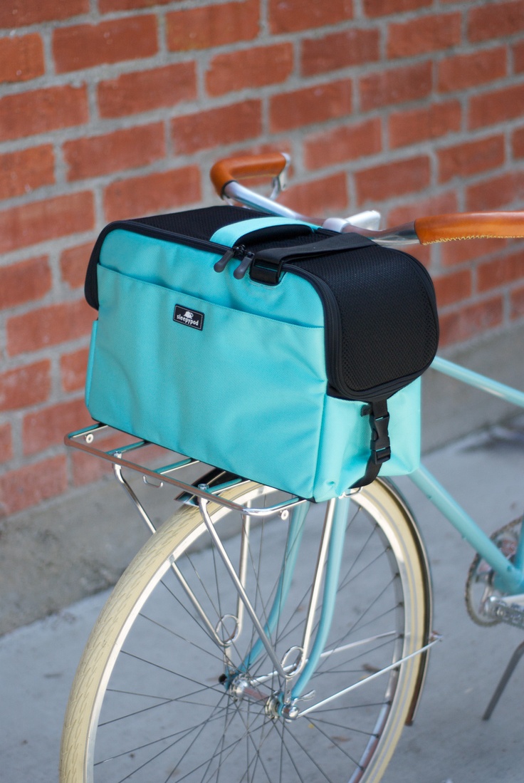 Le sac de transport pour chat SleepyPod Atom est adapté pour les trajets à bicyclette.